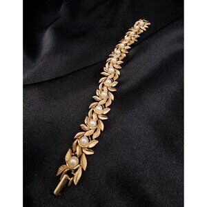 Vintage AVON Signed Gold Leaf Pearl Elegant Statement Bracelet
